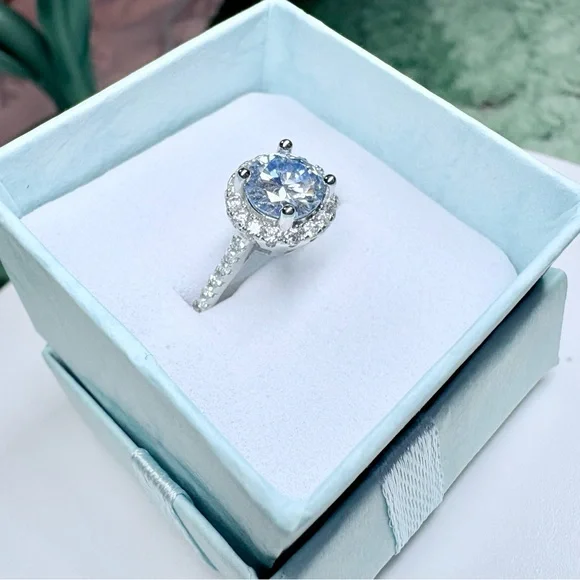 ⭐ 1ct Ice Blue Moissanite Halo Ring – Size 8 - Never Worn- 𝐆𝐑𝐀 𝐂𝐄𝐑𝐓𝐈𝐅𝐈𝐄𝐃